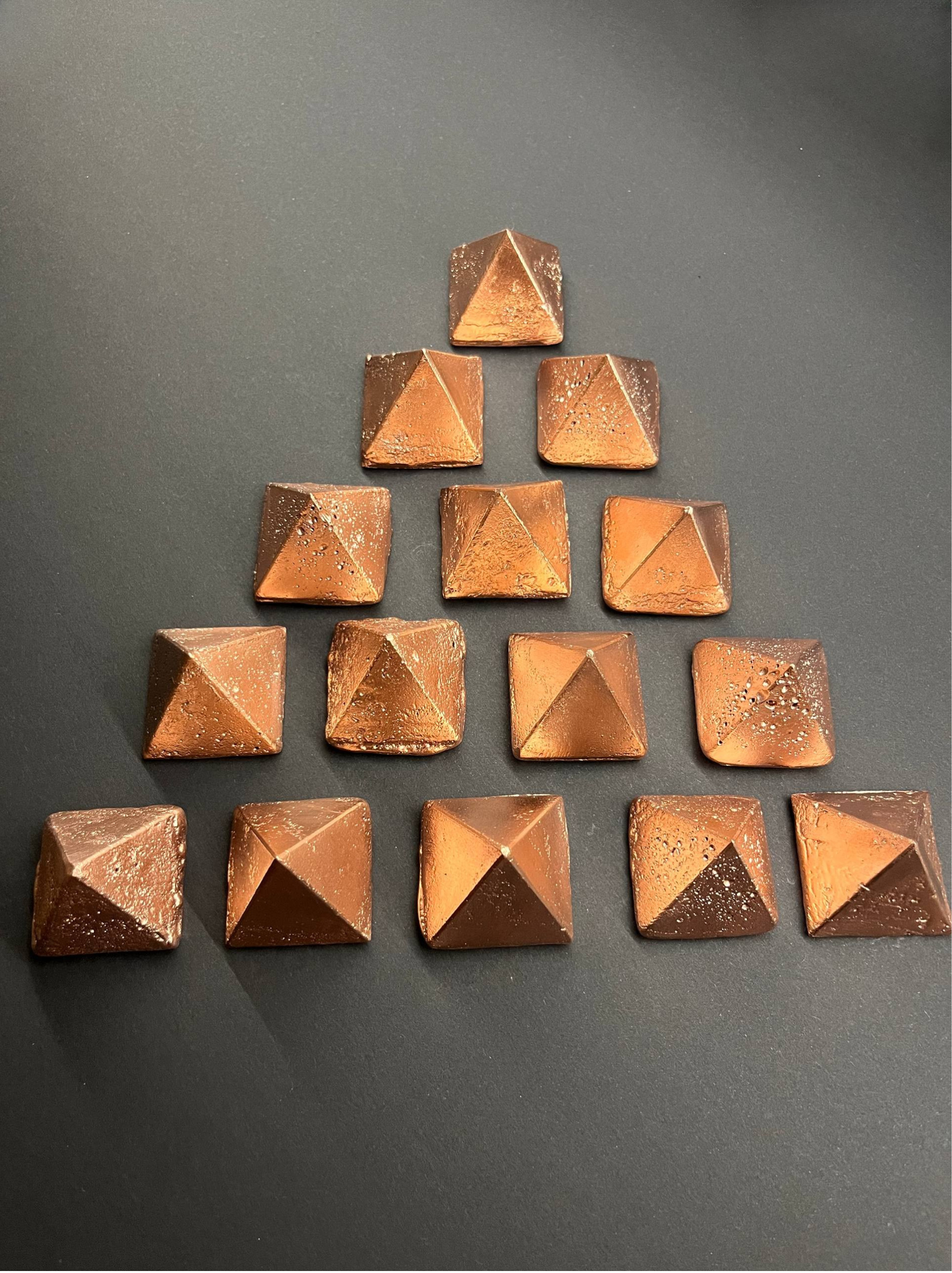 Raw Copper Pyramid – Energy Resonator & Space Harmonizer (Handmade 4×4 cm Sacred Geometry)